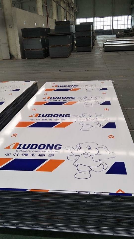 PVDF 알루미늄 복합 패널 나노-PVDF 코팅과 자기 청소 나노미터 페인트
