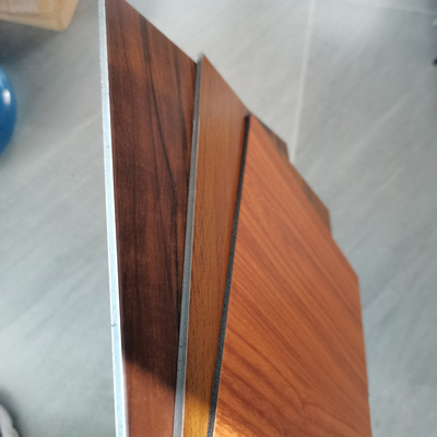PVDF 필름 라미네이션과 목재 알루미늄 복합판에 사용할 수있는 다재다능한 크기 및 색상